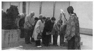 二宮神社に１６年ぶりに長寿鑑　奉納